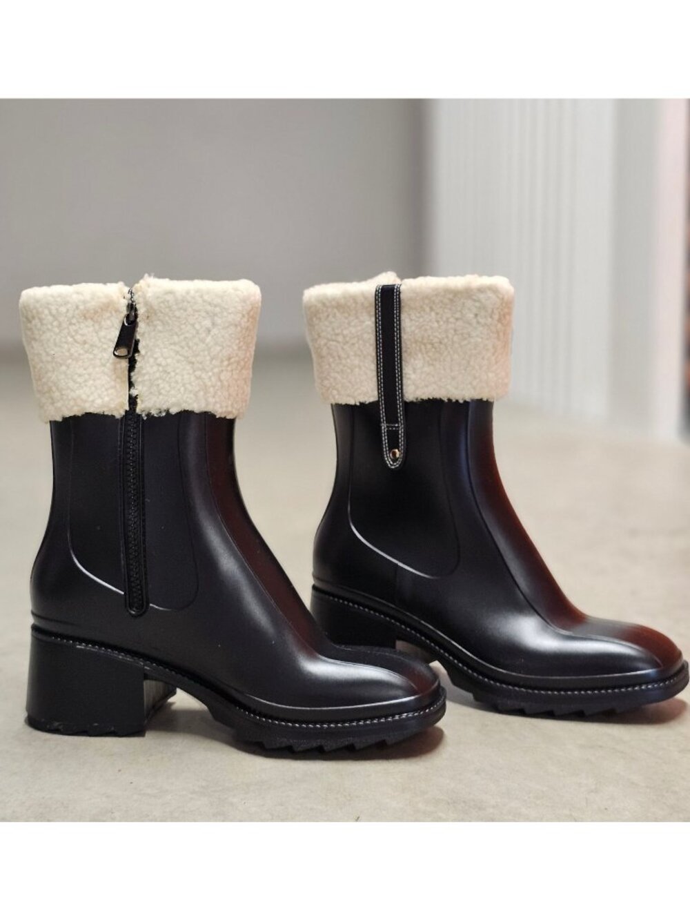 Shearling-Lined Womens Black Ankle Boots With Side Zippers & Lug Sole For Winter